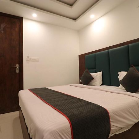 ניו דלהי Family Hotel Tark Near Igi Airport Delhi מראה חיצוני תמונה