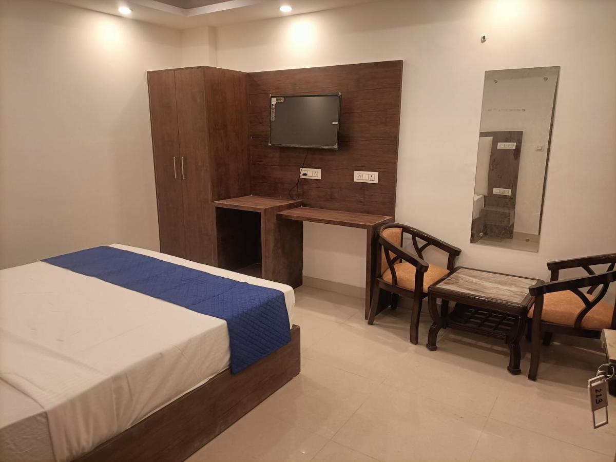 ניו דלהי Family Hotel Tark Near Igi Airport Delhi מראה חיצוני תמונה