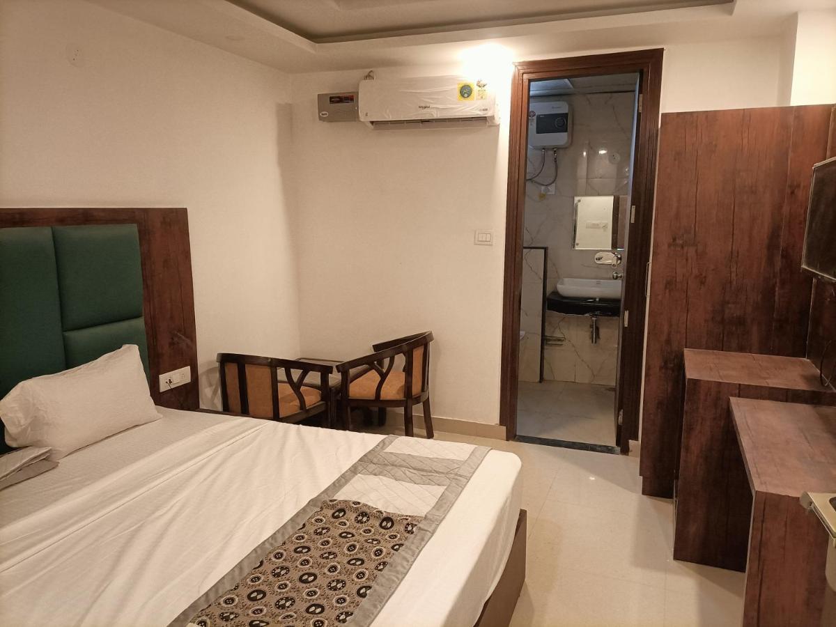 ניו דלהי Family Hotel Tark Near Igi Airport Delhi מראה חיצוני תמונה