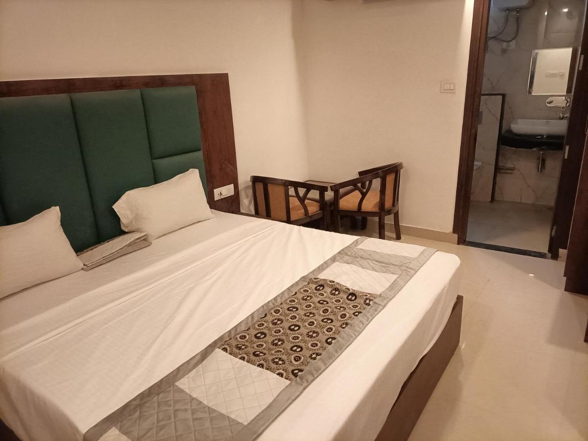 ניו דלהי Family Hotel Tark Near Igi Airport Delhi מראה חיצוני תמונה