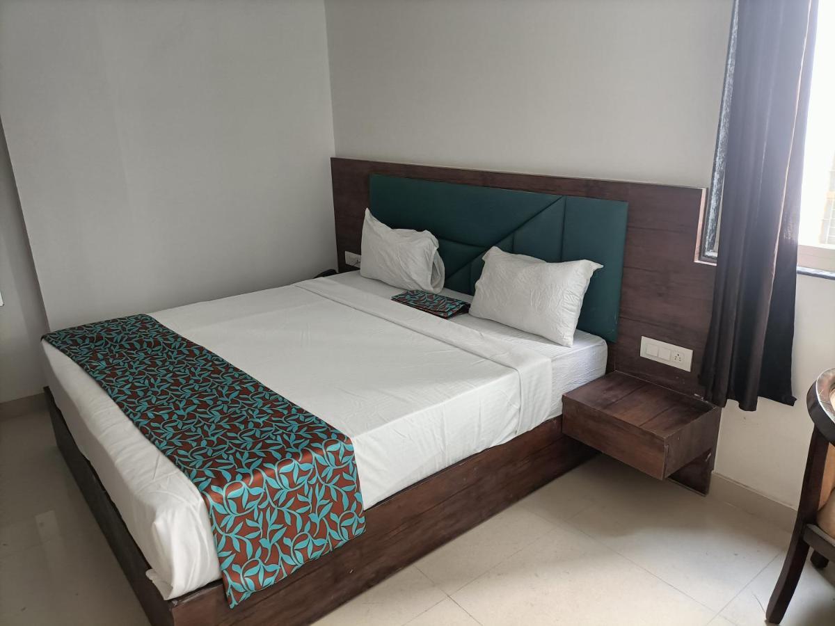 ניו דלהי Family Hotel Tark Near Igi Airport Delhi מראה חיצוני תמונה