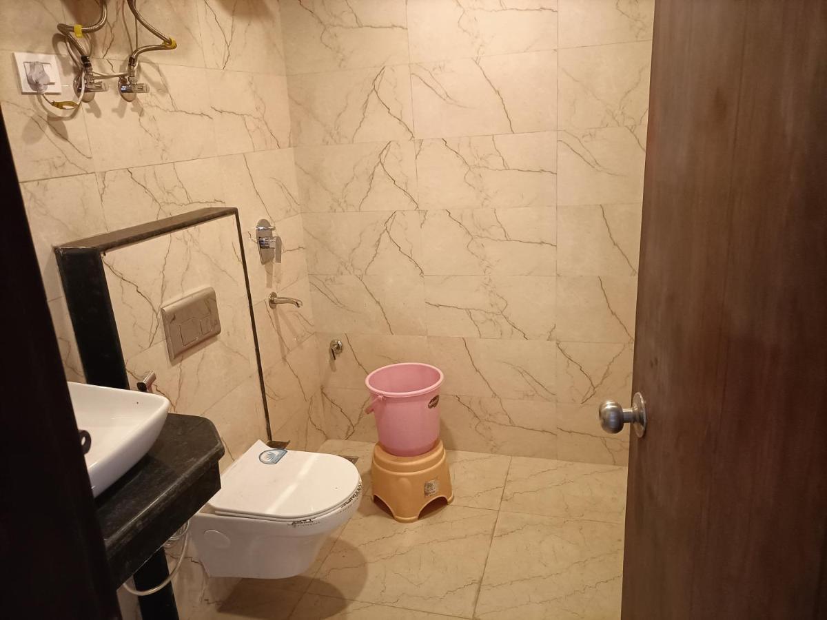 ניו דלהי Family Hotel Tark Near Igi Airport Delhi מראה חיצוני תמונה
