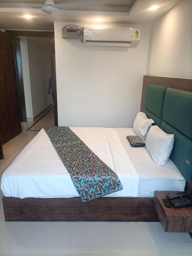ניו דלהי Family Hotel Tark Near Igi Airport Delhi מראה חיצוני תמונה
