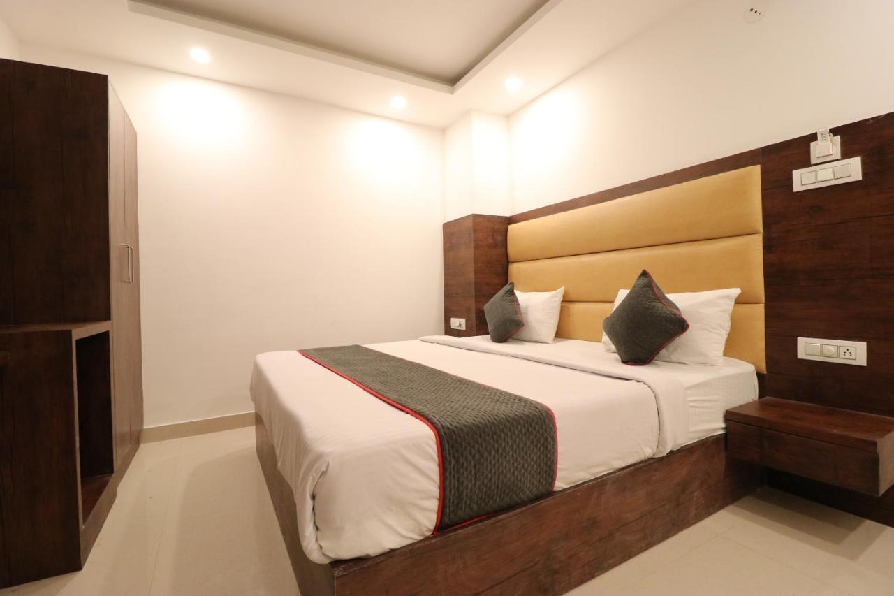 ניו דלהי Family Hotel Tark Near Igi Airport Delhi מראה חיצוני תמונה